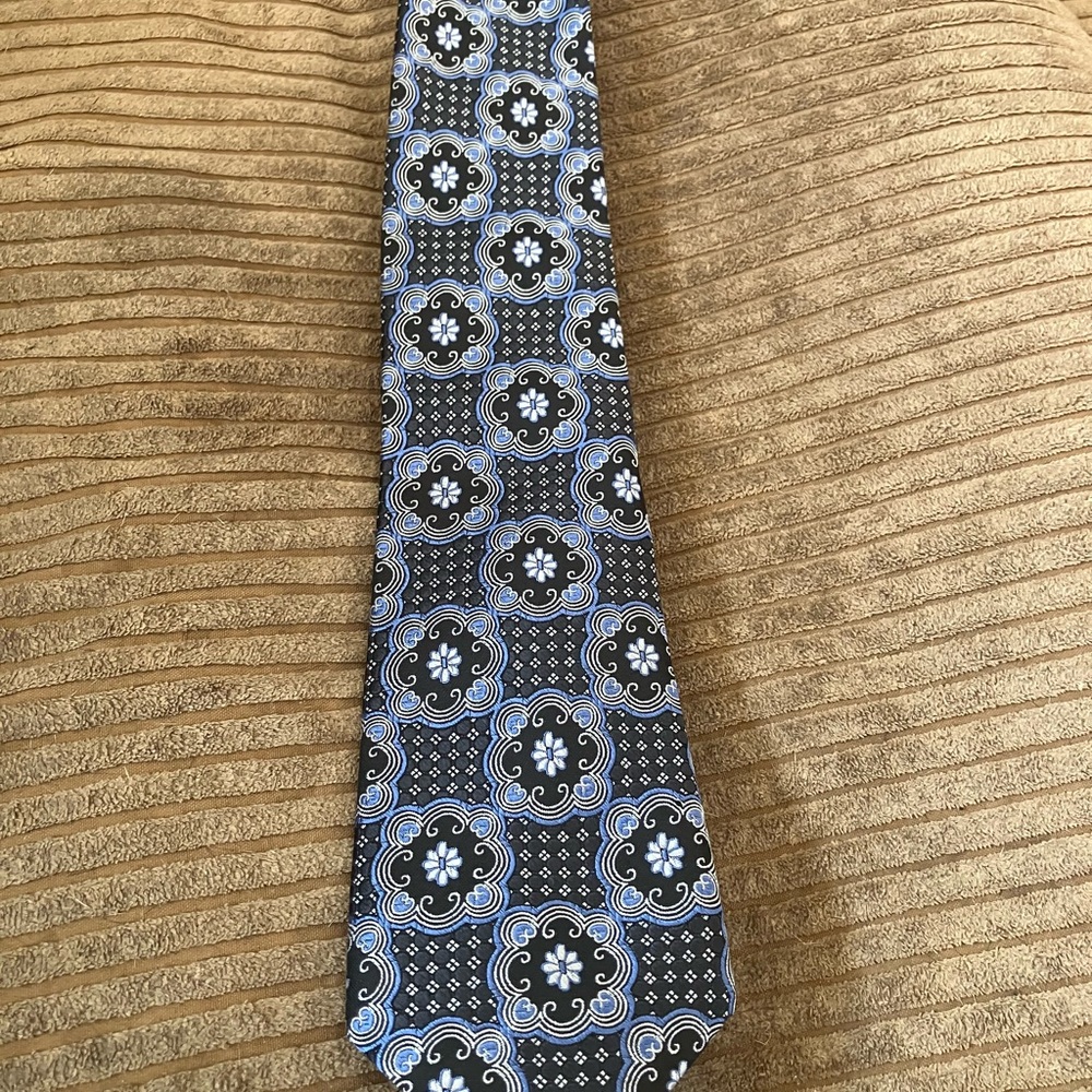 Elegant Blue and Black Patterned Men's Tie